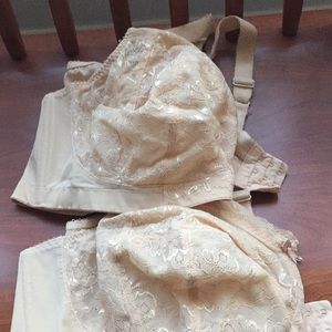 2 Goddess bras, neutral/ tan
